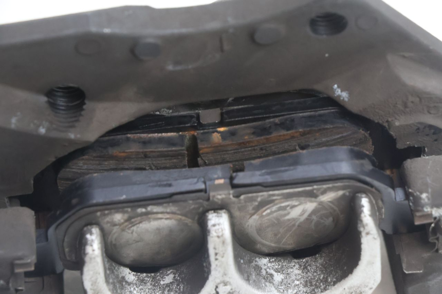 photo de PINZA FRENO TRASERA YAMAHA X-MAX XMAX 125 (2010 - 2013) - Primer plano técnico