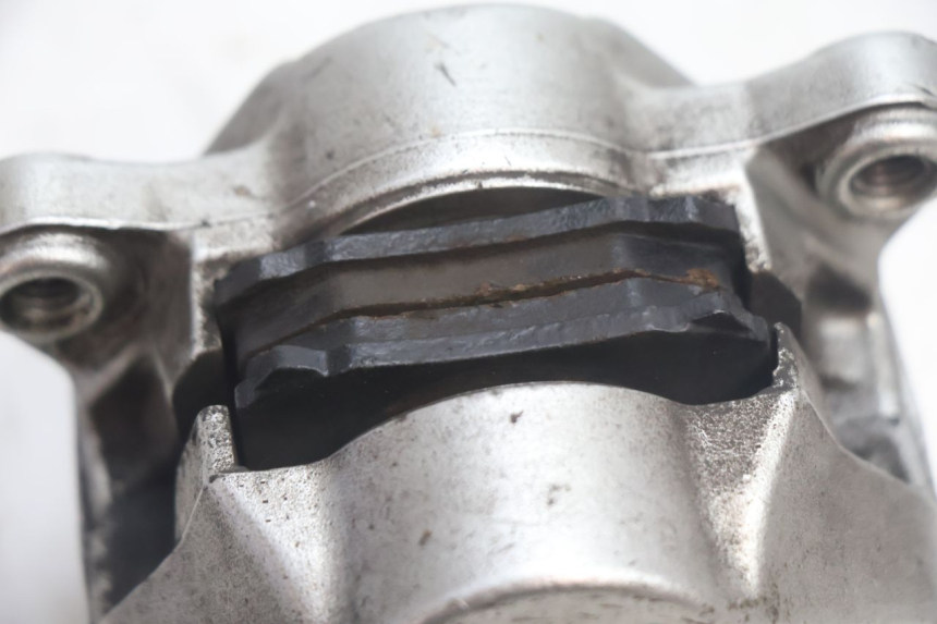photo de PINZA DE FRENO TRASERA YAMAHA YP MAJESTY 125 (2002 - 2006) - Detalles de los puntos de fijación