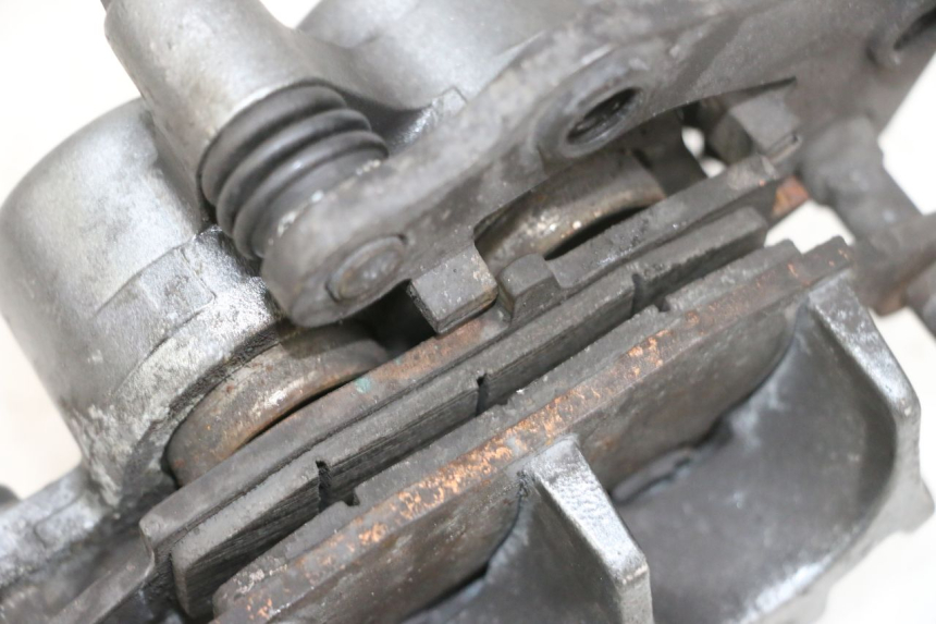 photo de PINZA FRENO TRASERA KAWASAKI ZR 7 750 (1999 - 2004) - Primer plano técnico