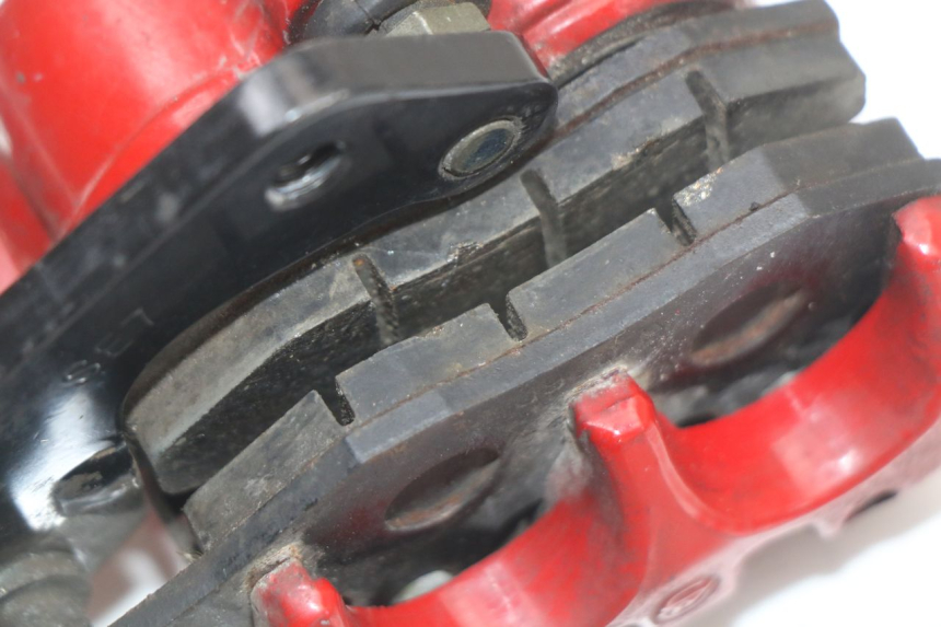 photo de PINZA FRENO DELANTERA DAELIM A-FOUR 2T 50 (2005 - 2012) - Detalles de los puntos de fijación