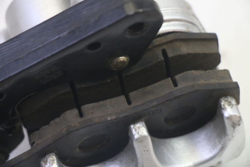 photo de PINZA DE FRENO DELANTERA KYMCO AGILITY 4T 50 (2018 - 2022) - Detalles de los puntos de fijación