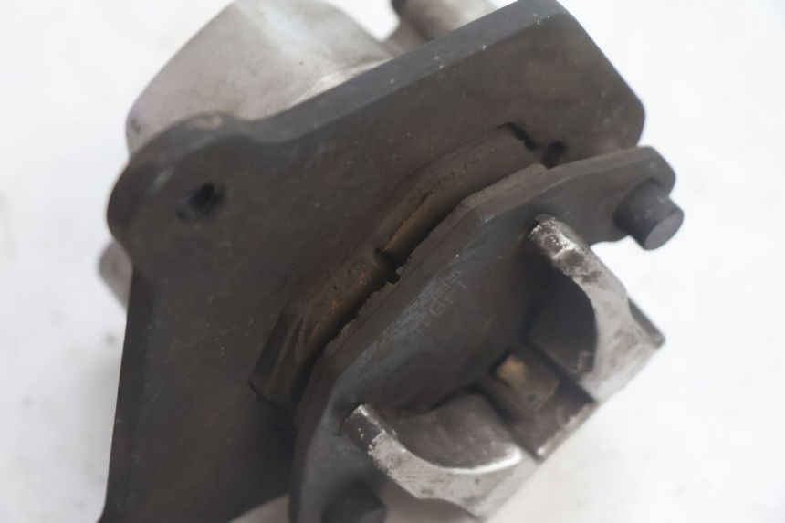 photo de PINZA DE FRENO DELANTERA KYMCO AGILITY CITY 2T 50 (2008 - 2016) - Detalles de los puntos de fijación