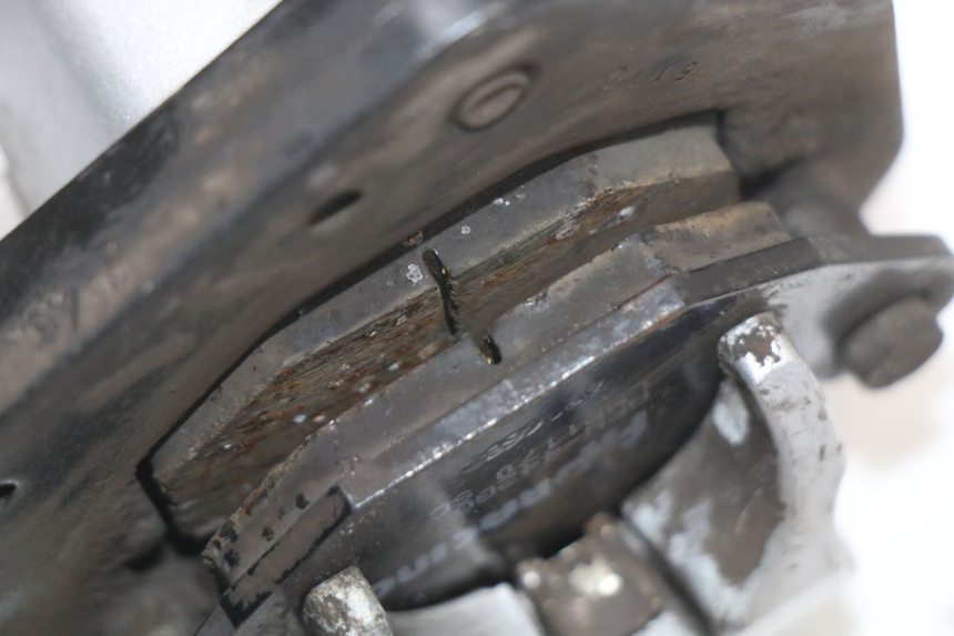 photo de PINZA DE FRENO DELANTERO KYMCO AGILITY FR 2T 50 (2012 - 2017) - Detalles de los puntos de fijación