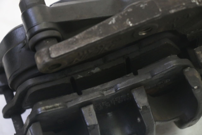 photo de PINZA DE FRENO DELANTERA SUZUKI BURGMAN 125 (2007 - 2014) - Detalles de los puntos de fijación