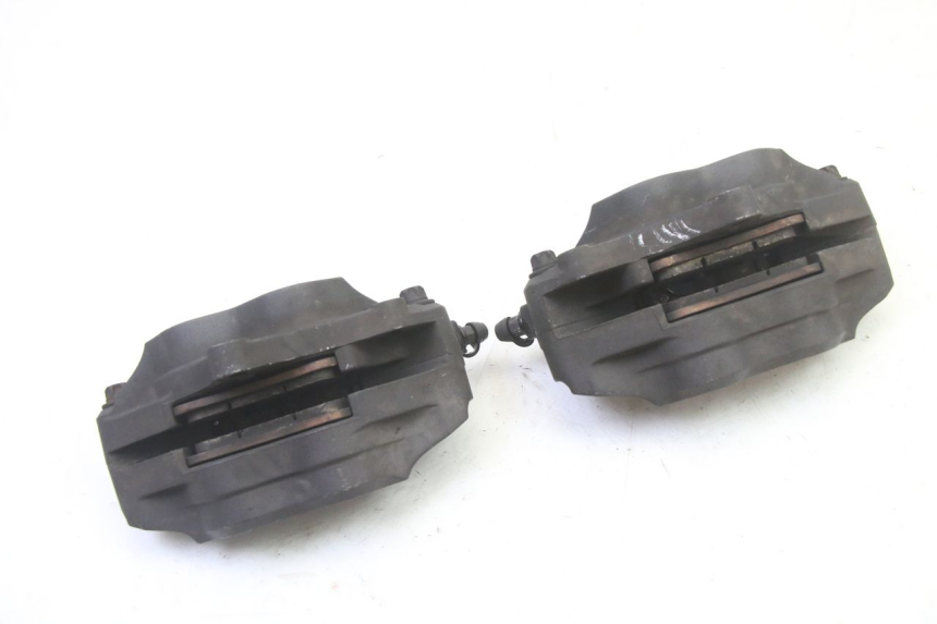 photo de PINZA FRENO DELANTERA HONDA CBR RR FIREBLADE 900 (1992 - 1994) - Detalles de los puntos de fijación