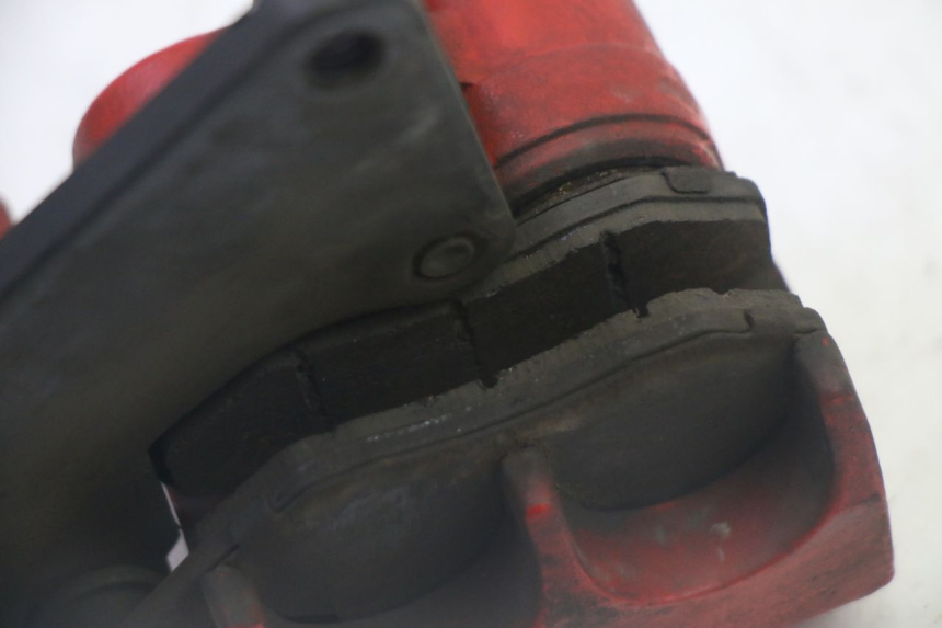 photo de PINZA DE FRENO DELANTERA SYM CROX 4T 50 (2016 - 2023) - Detalles de los puntos de fijación