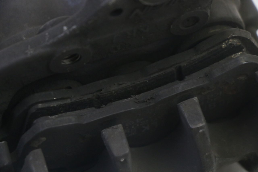 photo de PINZA DE FRENO DELANTERO HONDA FES S-WING SWING ABS 125 (2007 - 2015) - Detalles de los puntos de fijación