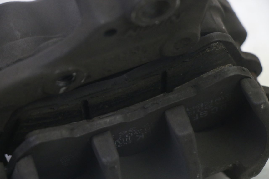 photo de PINZA DE FRENO DELANTERO HONDA FES S-WING SWING ABS 125 (2007 - 2015) - Detalles de los puntos de fijación