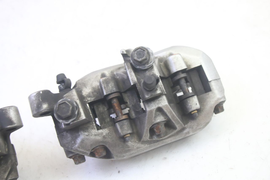 photo de PINZA FRENO DELANTERA YAMAHA FJR ABS 1300 (2006 - 2012) - Detalles de los puntos de fijación