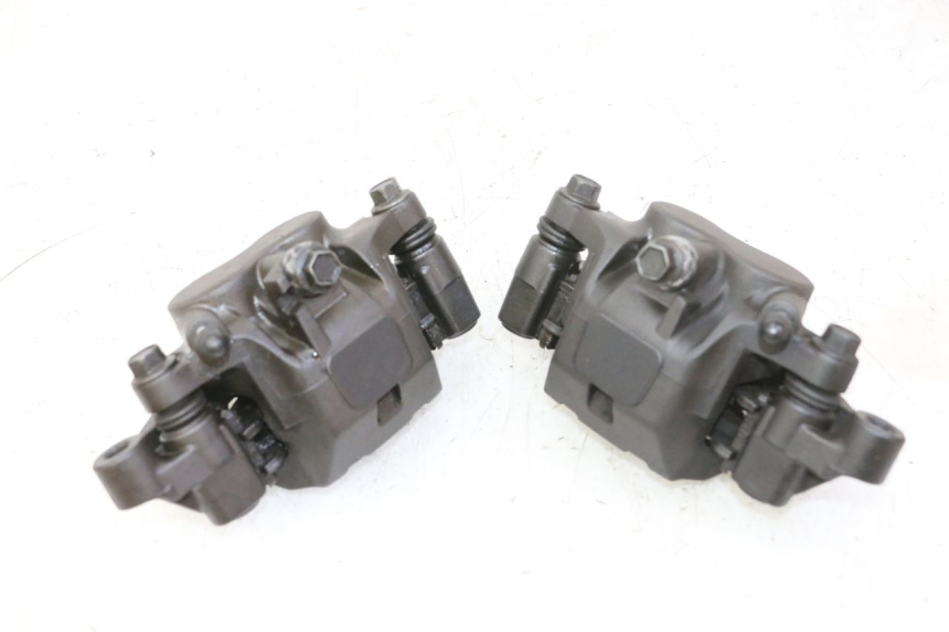 photo de PINZA FRENO DELANTERA YAMAHA FZ6 N FAZER 600 (2004 - 2006) - Detalles de los puntos de fijación