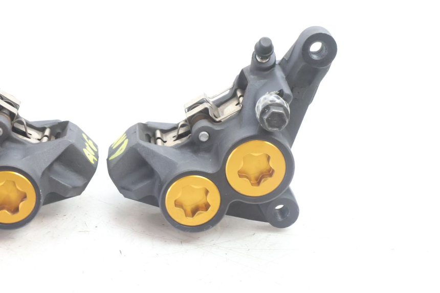 photo de PINZA FRENO DELANTERA YAMAHA FZ8 800 (2010 - 2016) - Primer plano técnico