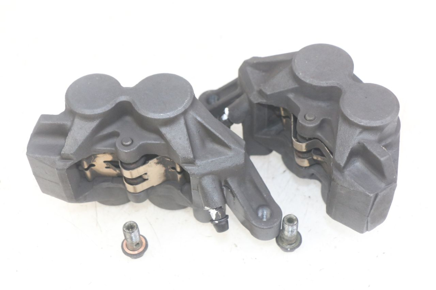 photo de PINZA DE FRENO DELANTERA YAMAHA FZS FAZER 600 (1998 - 2001) - Primer plano técnico