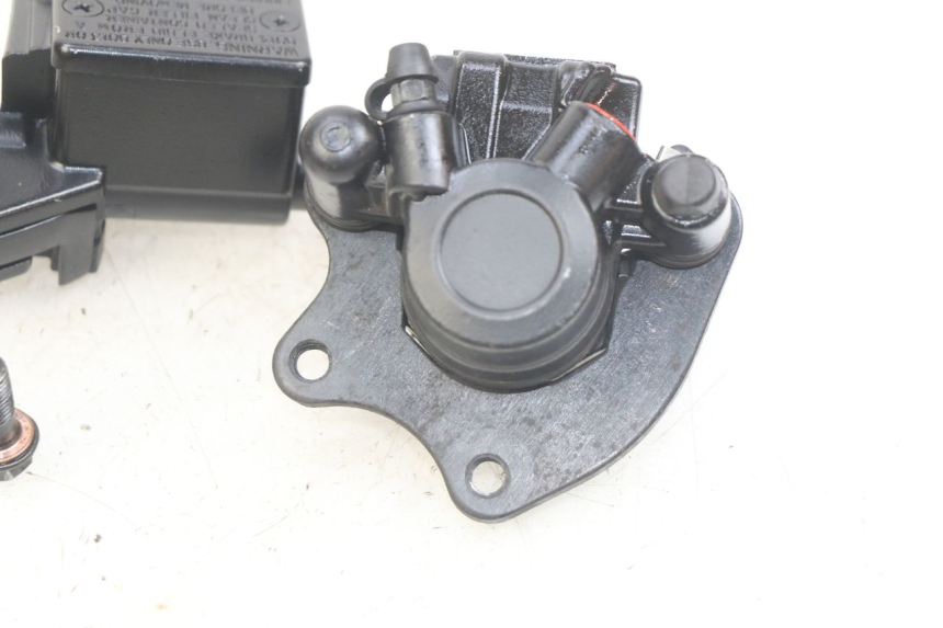 photo de PINZA DE FRENO DELANTERA PEUGEOT KISBEE 4T 50 (2018 - 2022) - Detalles de los puntos de fijación