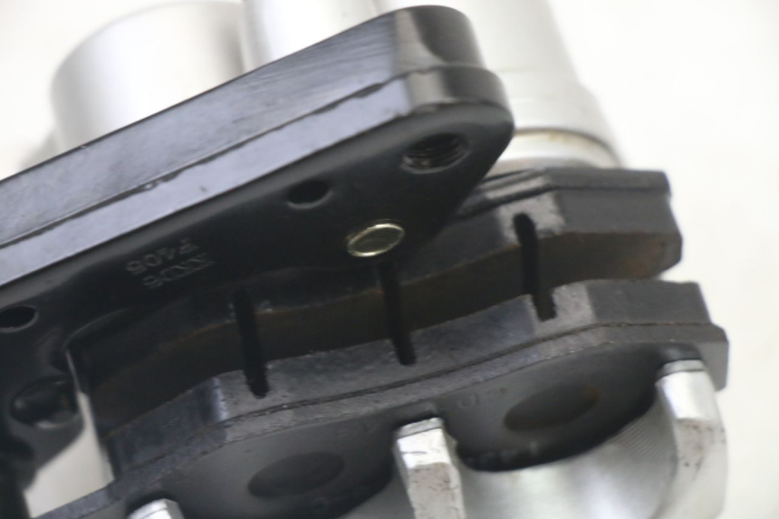 photo de PINZA DE FRENO DELANTERO KYMCO AGILITY 4T 50 (2005 - 2018) - Detalles de los puntos de fijación