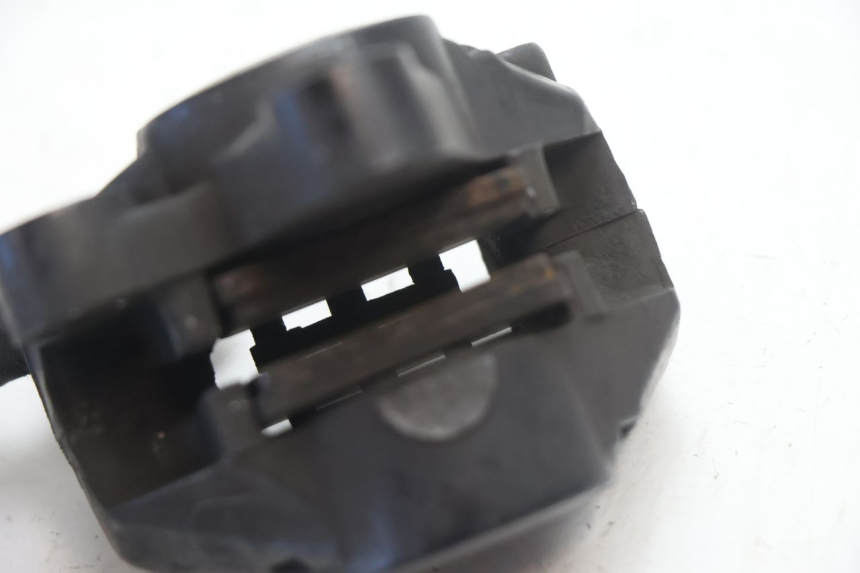 photo de PINZA DE FRENO DELANTERA PEUGEOT LUDIX 50 (2008 - 2017) - Detalles de los puntos de fijación