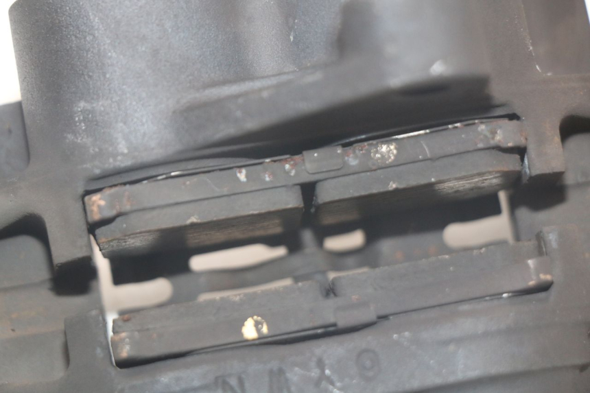 photo de PINZA DE FRENO DELANTERA YAMAHA MT-07 MT07 ABS 700 (2014 - 2017) - Primer plano de alta resolución