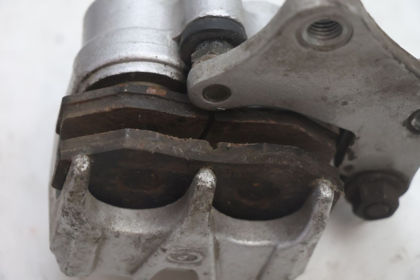 photo de PINZA FRENO DELANTERA YIYING RETRO 125 (2008 - 2018) - Detalles de los puntos de fijación