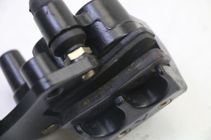 photo de PINZA DE FRENO DELANTERA APOLLO RFZ 125 - Detalles de los puntos de fijación