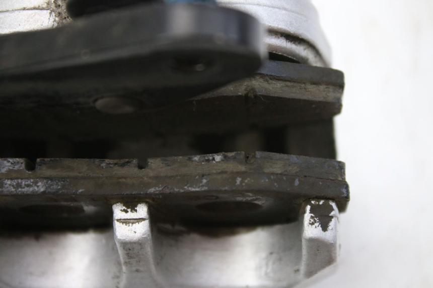 photo de PINZA DE FRENO DELANTERO KYMCO SENTO 100 (2008 - 2013) - Detalles de los puntos de fijación