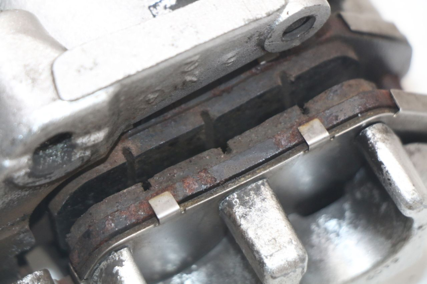 photo de PINZA FRENO DELANTERA HARLEY DAVIDSON SPORTSTER XL CUSTOM 883 (1999 - 2006) - Detalles de los puntos de fijación