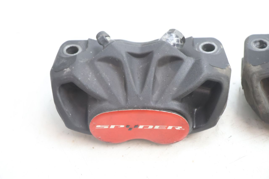 photo de PINZA FRENO DELANTERA CAN-AM SPYDER RS 1000 (2008 - 2012) - Primer plano técnico