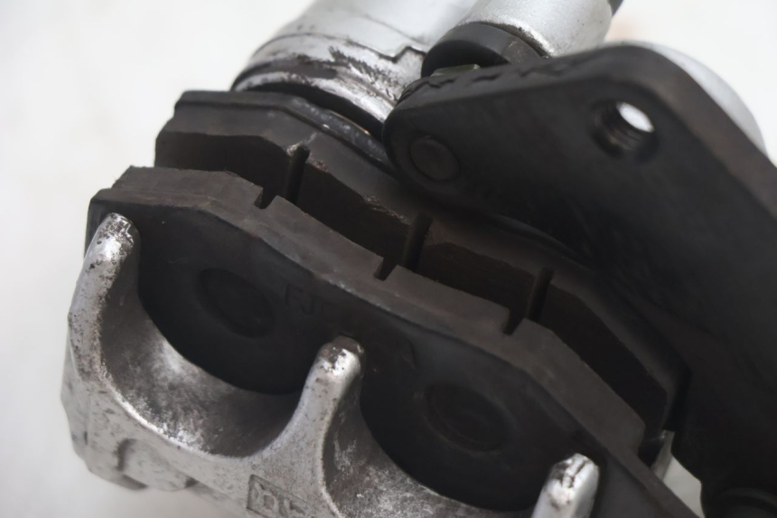 photo de PINZA FRENO DELANTERA RAZZO STEED 125 (2012 - 2018) - Detalles de los puntos de fijación