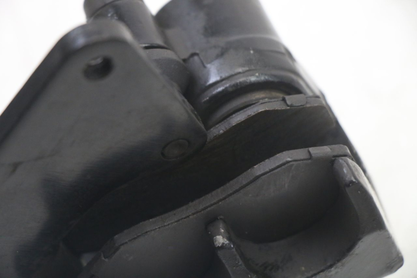 photo de PINZA DE FRENO DELANTERA SYM ORBIT III 3 4T 50 (2018 - 2021) - Detalles de los puntos de fijación