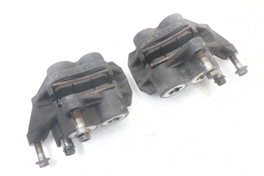 photo de PINZA DE FRENO DELANTERA YAMAHA TDM ABS 900 (2002 - 2014) - Detalles de los puntos de fijación