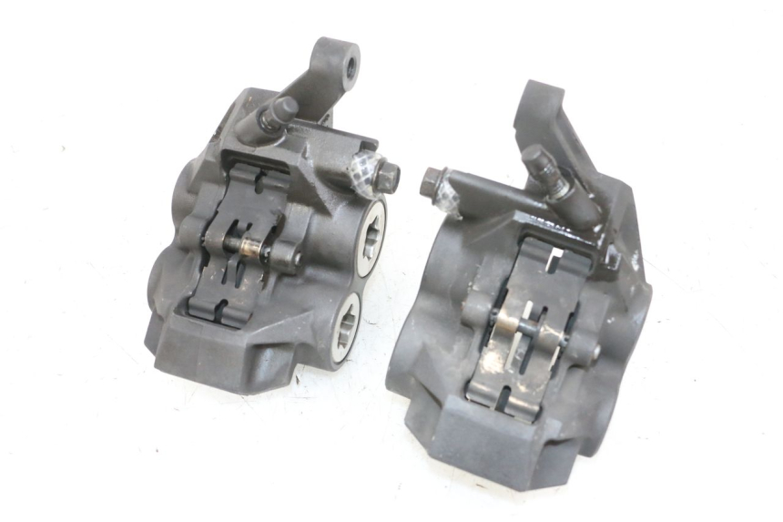 photo de PINZA FRENO DELANTERA YAMAHA TDM ABS 900 (2002 - 2014) - Detalles de los puntos de fijación