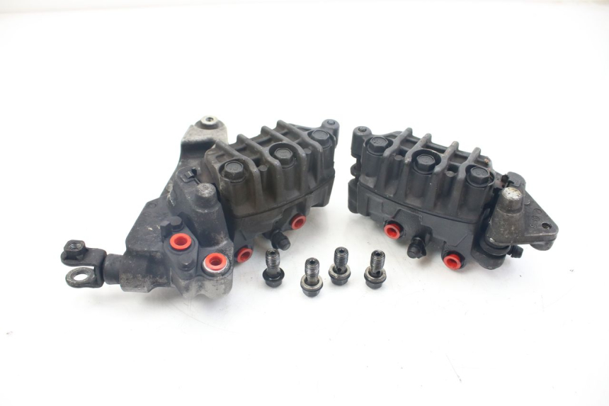 photo de PINZA FRENO DELANTERA HONDA VFR FI RC46 800 (1998 - 2001) - Primer plano técnico
