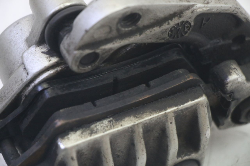 photo de PINZA DE FRENO DELANTERO YAMAHA XMAX X-MAX 125 (2006 - 2009) - Detalles de los puntos de fijación