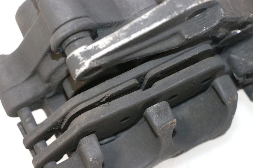 photo de PINZA DE FRENO DELANTERA YAMAHA X-MAX XMAX 125 (2010 - 2013) - Primer plano técnico