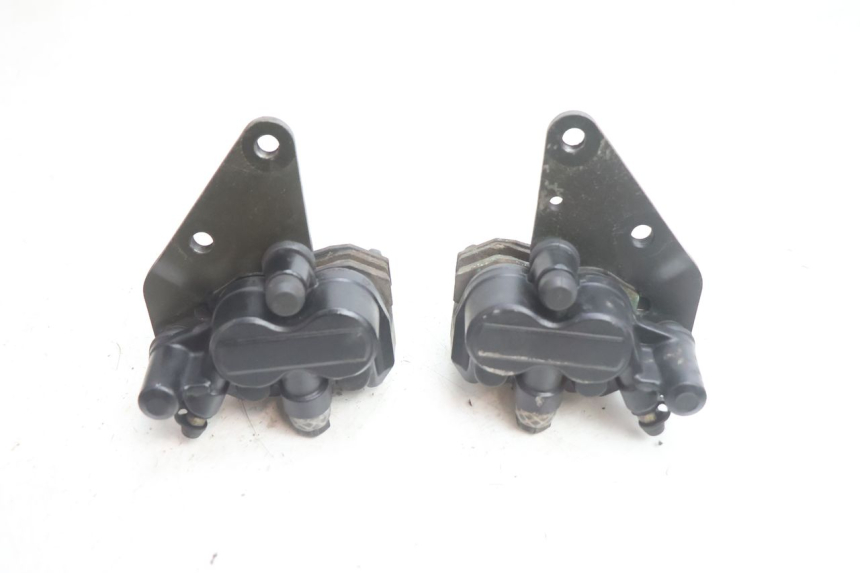 photo de PINZA DE FRENO DELANTERO PIAGGIO X9 EVOLUTION 125 (2003 - 2007) - Detalles de los puntos de fijación