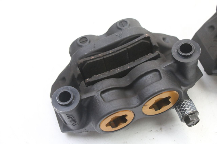 photo de PINZA FRENO DELANTERA YAMAHA YP T-MAX TMAX 530 (2017 - 2020) - Detalles de los puntos de fijación