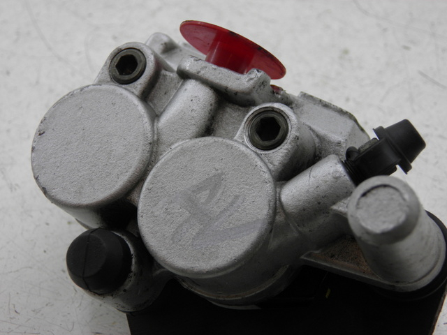 photo de PINZA FRENO DELANTERA YIYING YY 125 T-10 125 (2006 - 2012) - Otra perspectiva