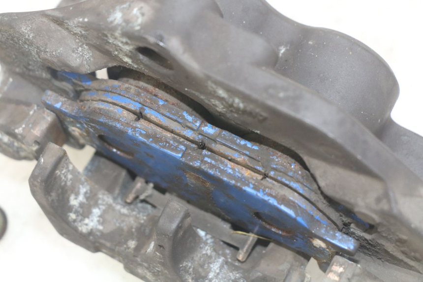 photo de PINZA DE FRENO DELANTERA YAMAHA YP MAJESTY 400 (2004 - 2008) - Primer plano técnico