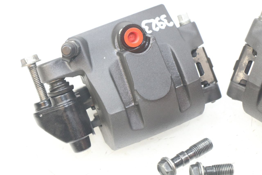 photo de PINZA DE FRENO DELANTERA KAWASAKI Z 650 (2016 - 2019) - Primer plano técnico