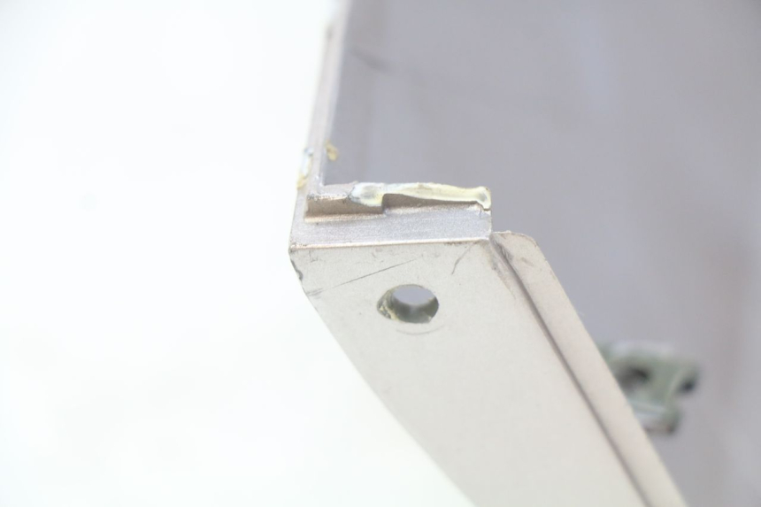 photo de FRENTE. ECCITY ARTELEC 670 1 (2013 - 2017) - Detalles de los puntos de fijación