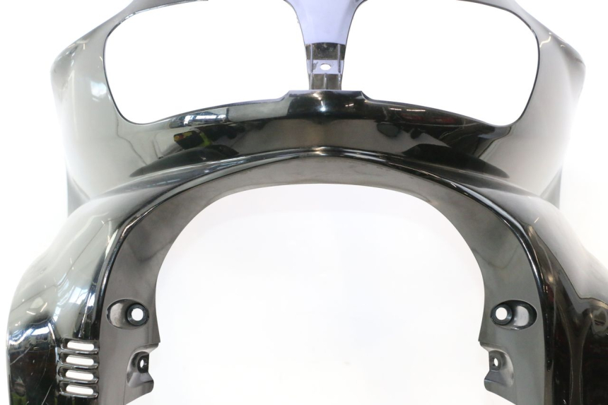 photo de CARENADO FRONTAL SUZUKI BURGMAN EXECUTIVE ABS 650 (2006 - 2012) - Primer plano de alta resolución