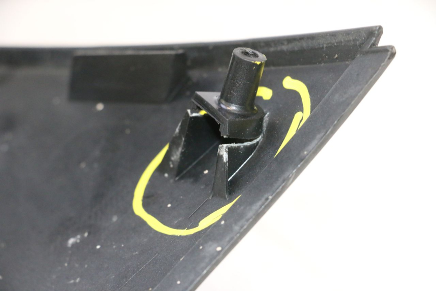 photo de CARENADO FRONTAL SUZUKI BURGMAN EXECUTIVE ABS 650 (2006 - 2012) - Primer plano técnico