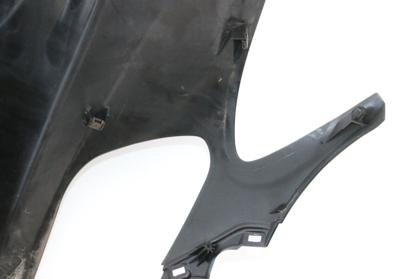 photo de CARENADO FRONTAL SUZUKI BURGMAN EXECUTIVE ABS 650 (2006 - 2012) - Detalles de los puntos de fijación