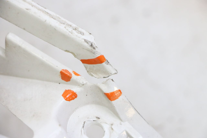 photo de FRENTE INFERIOR PEUGEOT CITYSTAR 50 (2013 - 2017) - Estado de la superficie y material