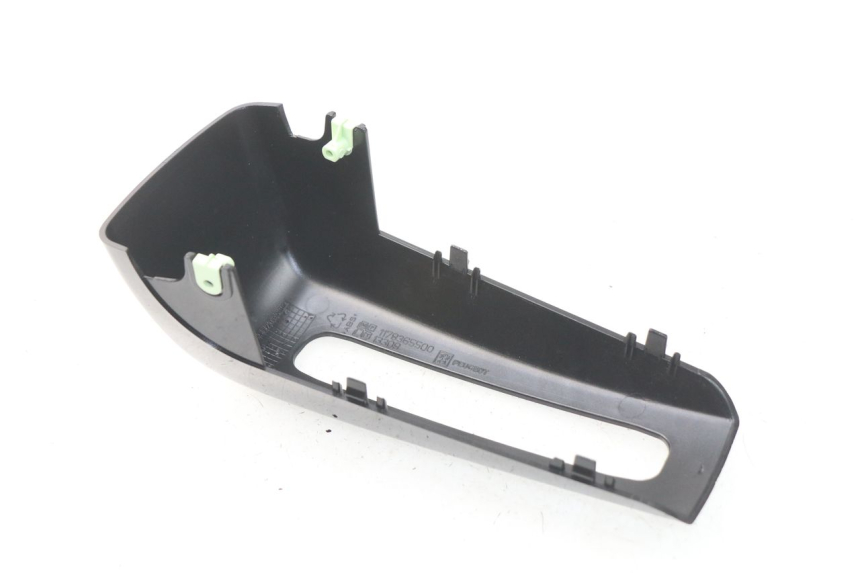 photo de CARENADO FRONTAL BAJO PEUGEOT METROPOLIS 400 (2017 - 2020) - Detalle de la pieza