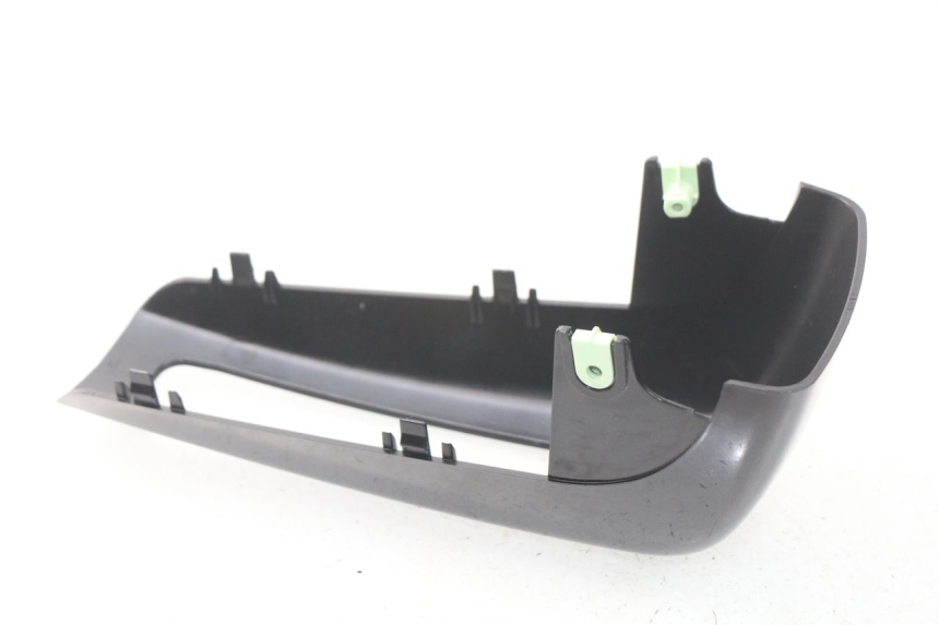 photo de CARENADO FRONTAL BAJO PEUGEOT METROPOLIS 400 (2017 - 2020) - Zoom estado de uso