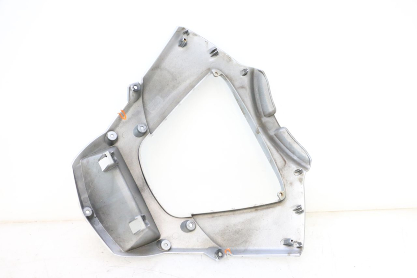 photo de CARENADO FRONTAL BAJO PIAGGIO MP3 125 (2006 - 2014) - Primer plano técnico