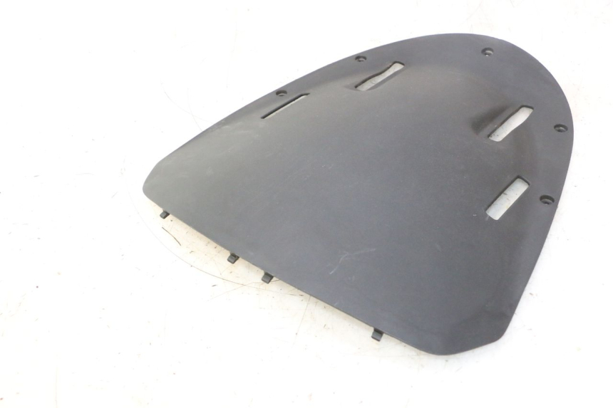 photo de CARENADO FRONTAL INTERIOR GILERA GP 800 (2007 - 2013) - Zoom estado de uso
