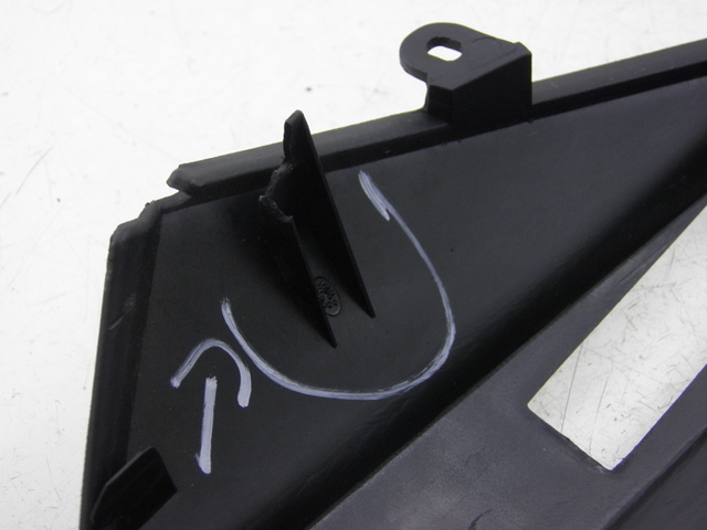 photo de CARENADO FRONTAL INTERIOR KYMCO XCITING RI ABS 500 (2010) - Detalles de los puntos de fijación