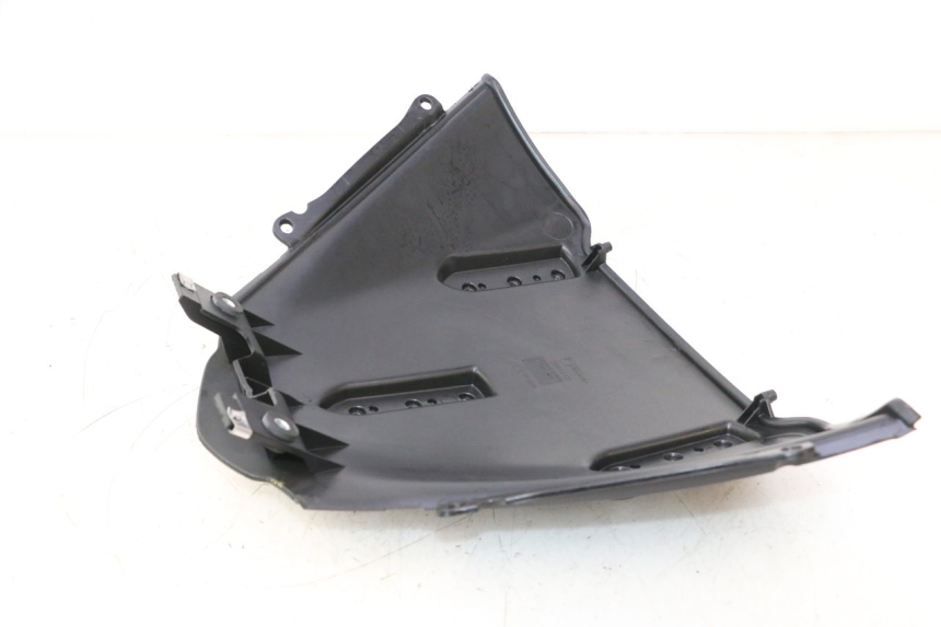 photo de CARENADO FRONTAL INTERIOR PIAGGIO MP3 500 (2016 - 2018) - Primer plano técnico