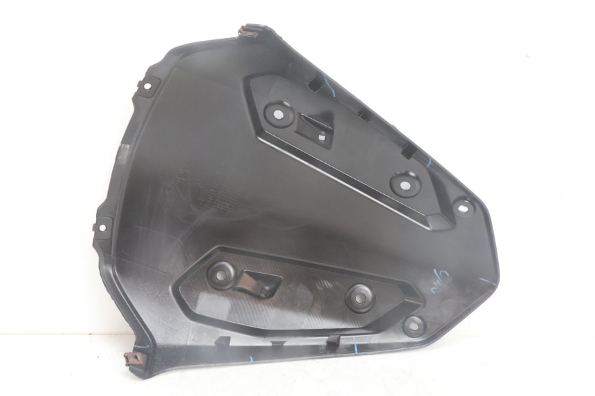 photo de CARENADO FRONTAL INTERIOR YAMAHA N-MAX NMAX 125 (2021 - 2024) - Primer plano técnico
