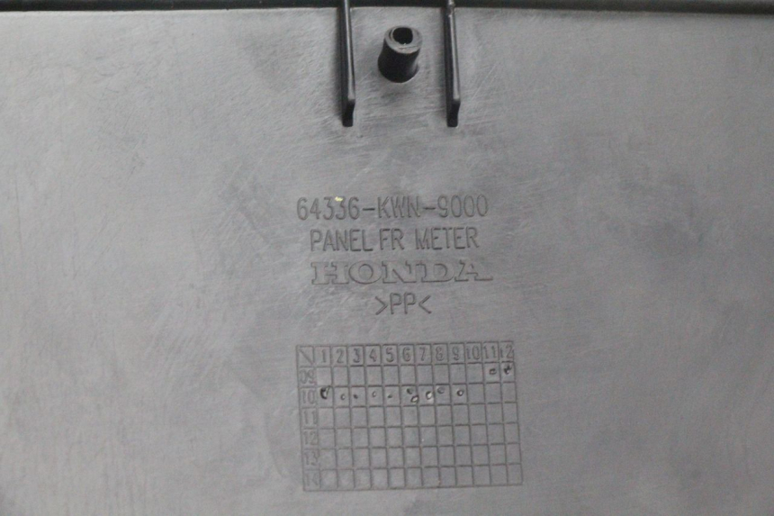 photo de CARENADO FRONTAL INTERIOR HONDA PCX (JF28) 125 (2009 - 2011) - Primer plano técnico